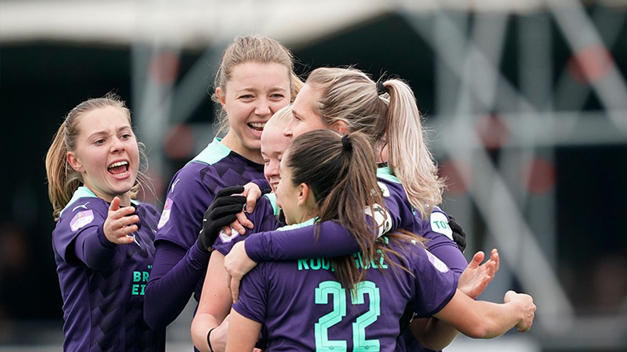 PSV Vrouwen naar kwartfinale na overwinning op IJFC