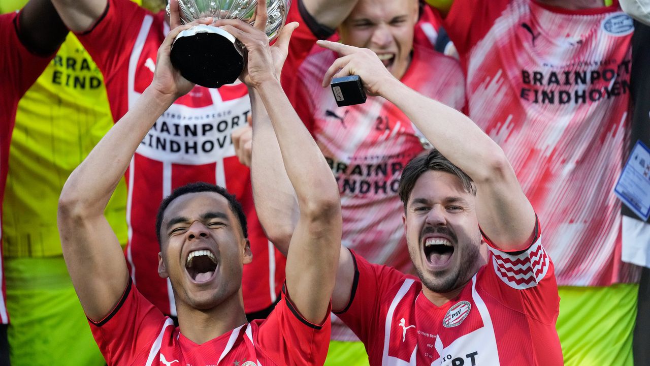 PSV pakt beker na zinderende finale tegen Ajax