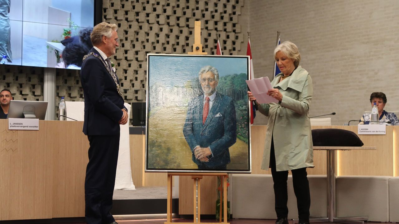 Vertrekkend burgemeester Jorritsma krijgt ereteken van de stad Eindhoven