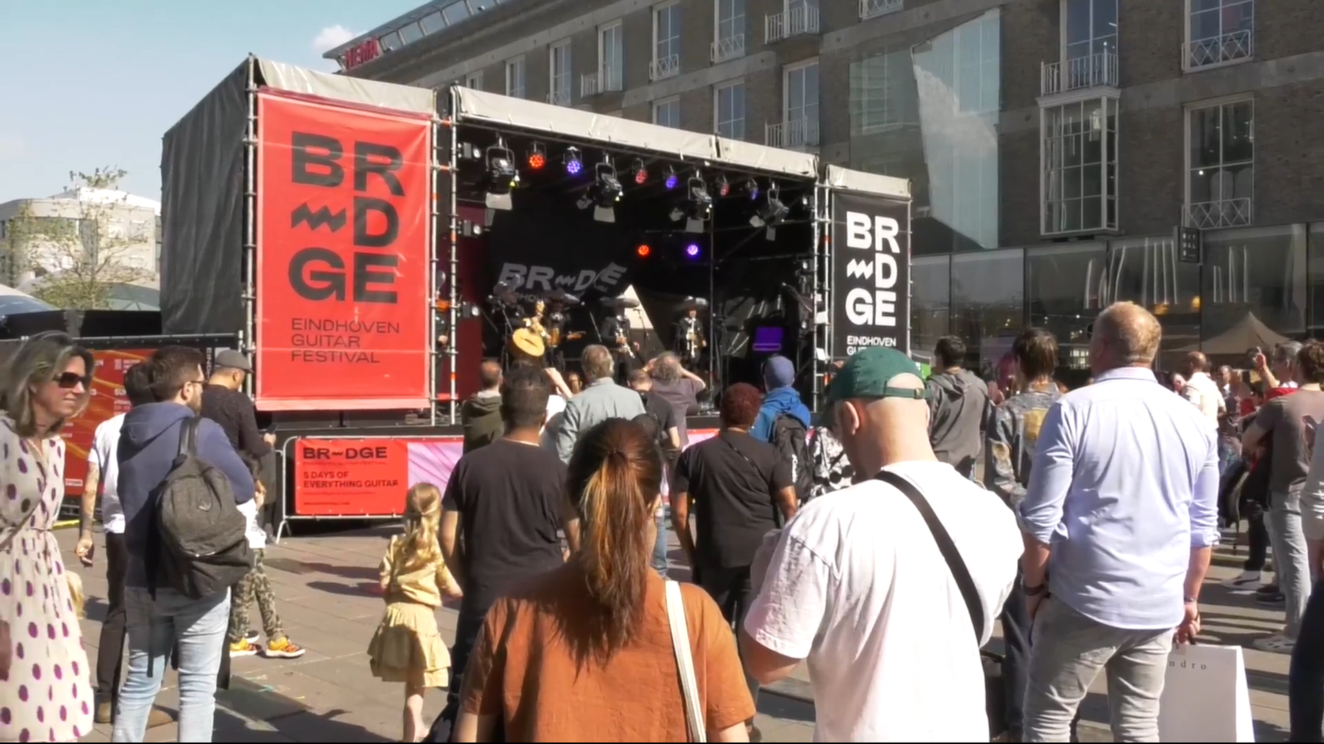 Gitaarliefhebbers trekken weer naar Eindhoven voor gitaarfestival BRIDGE